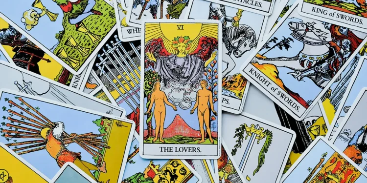 How to Read Tarot Cards for Beginners Feature